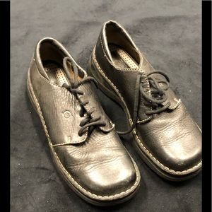 Born water resistant black shoe